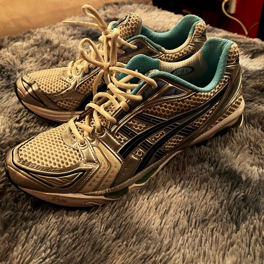 Women’s 11.5 ASICS Kayano 14 teal